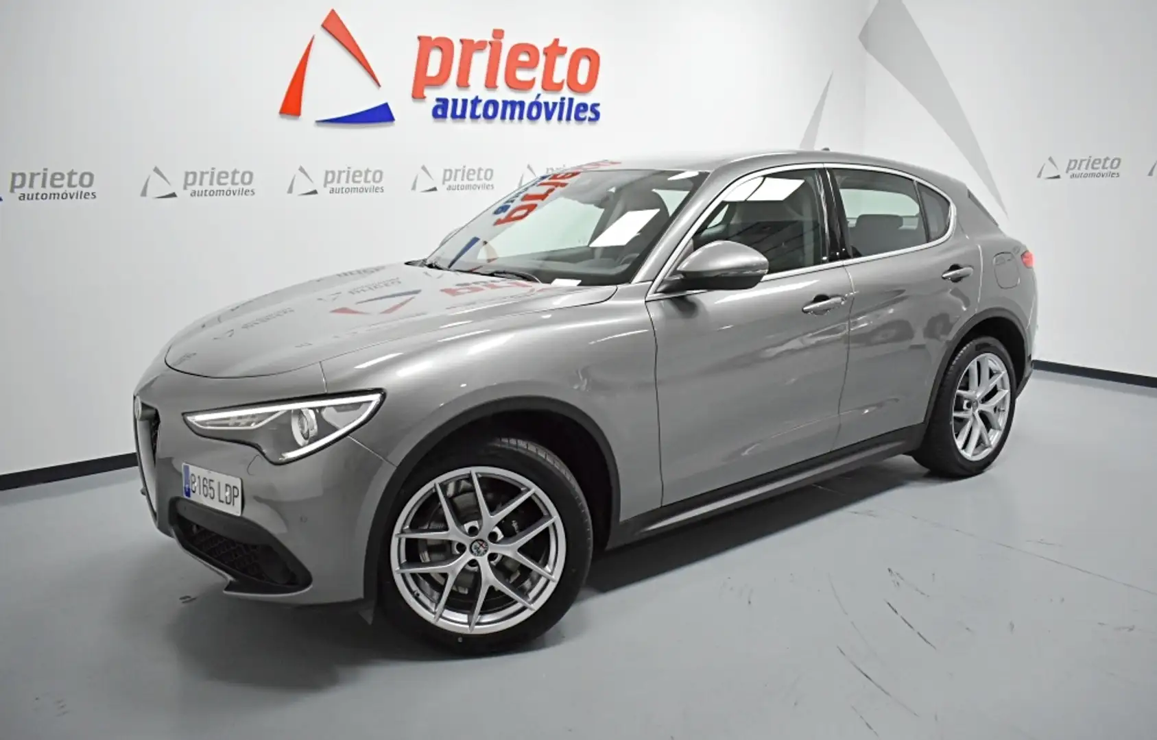 Alfa Romeo Stelvio 2.2 Executive Q4 210 Aut. Gris - 1