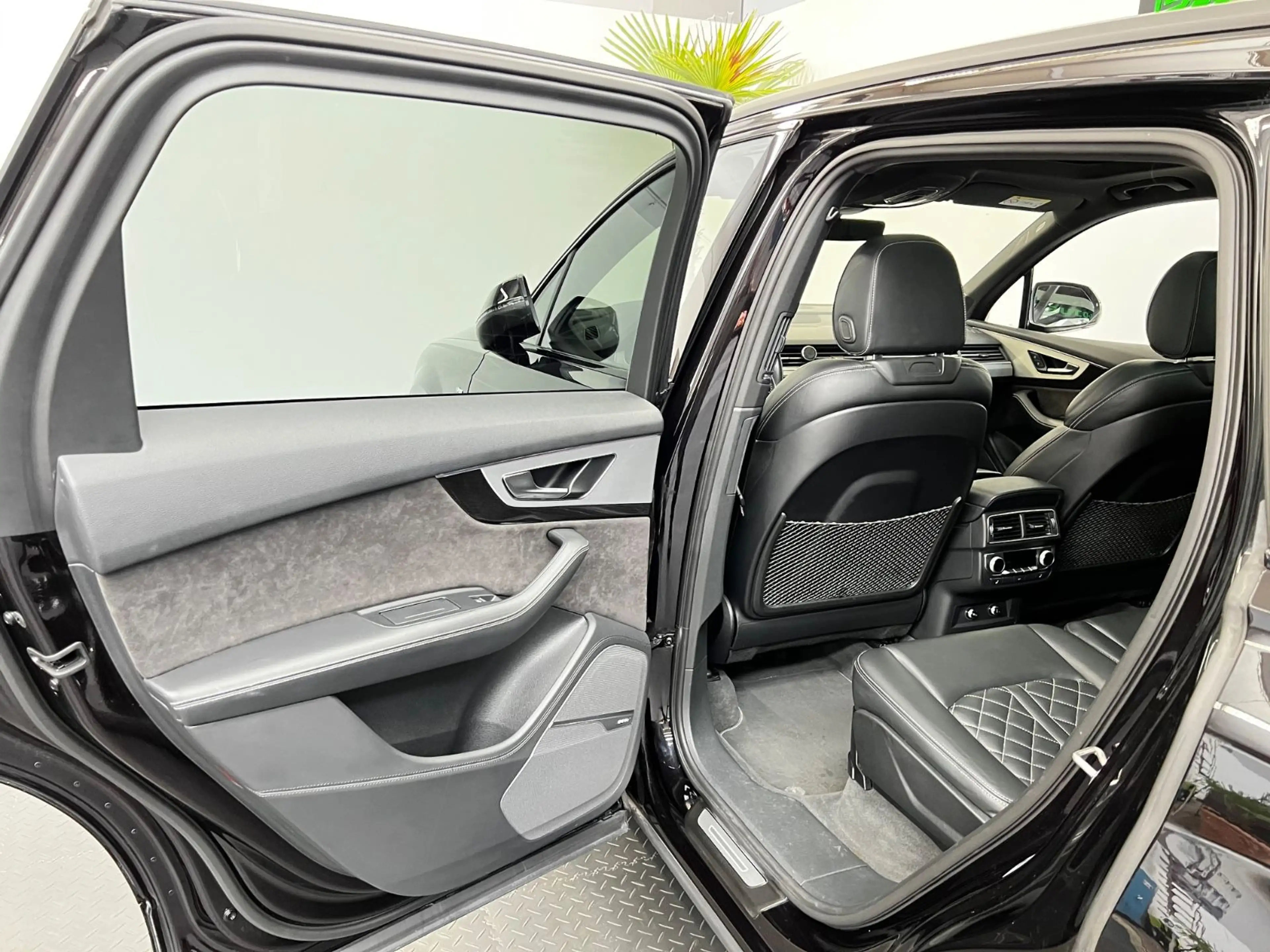 Audi Q7 3.0 TDI 3x S-LINE *7 SITZER* — photo 14