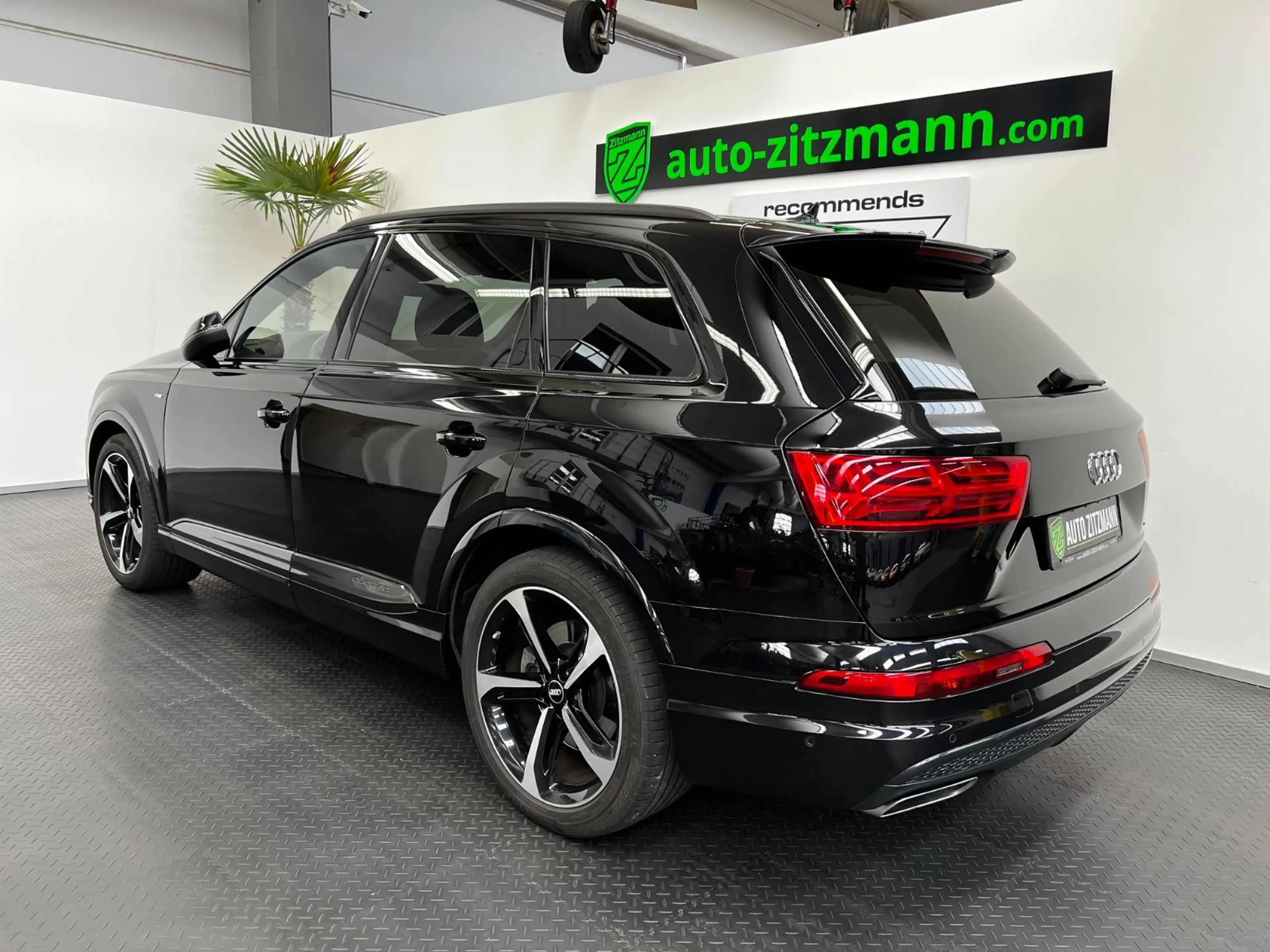 Audi Q7 3.0 TDI 3x S-LINE *7 SITZER* — photo 3