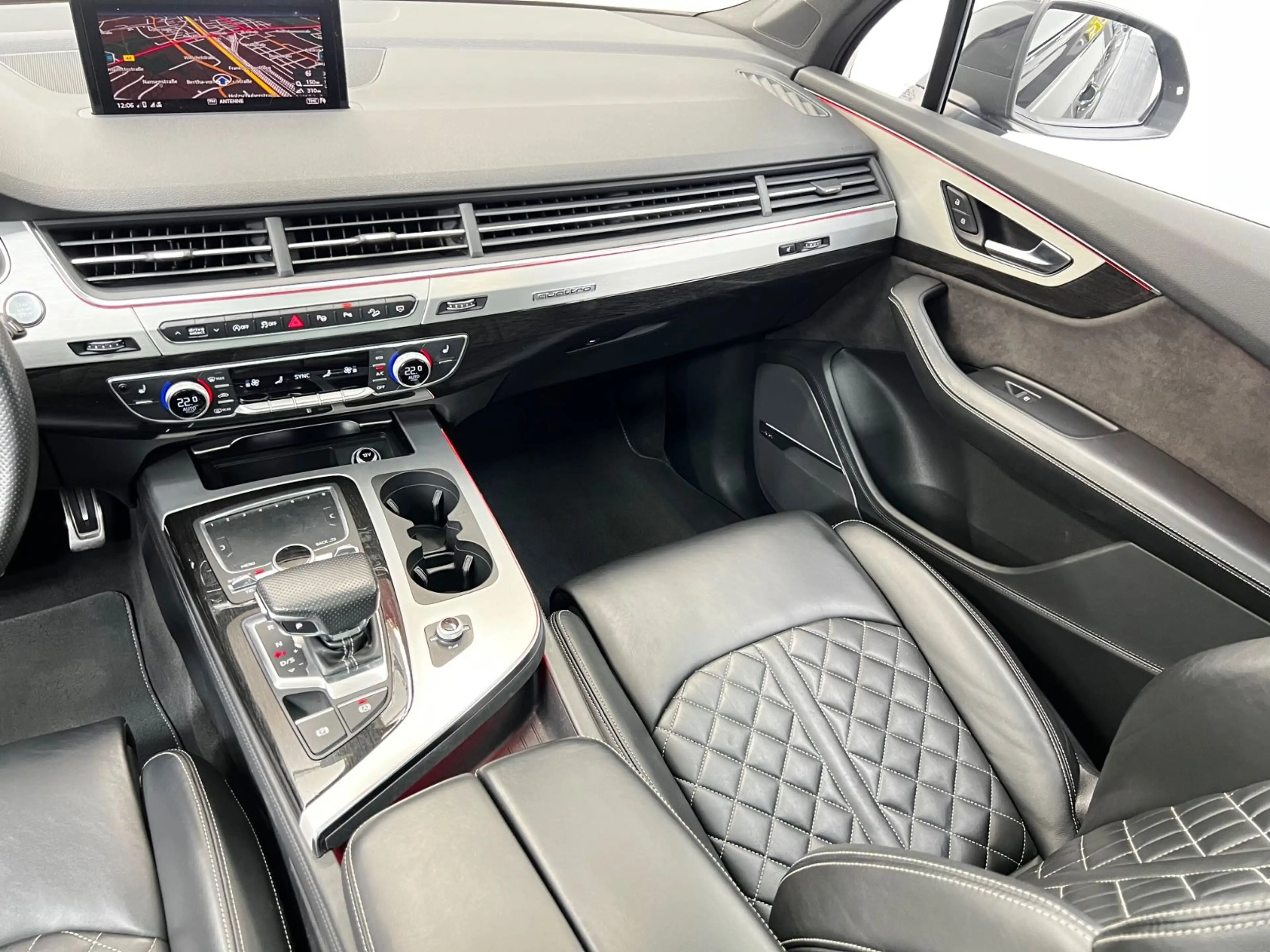 Audi Q7 3.0 TDI 3x S-LINE *7 SITZER* — photo 11
