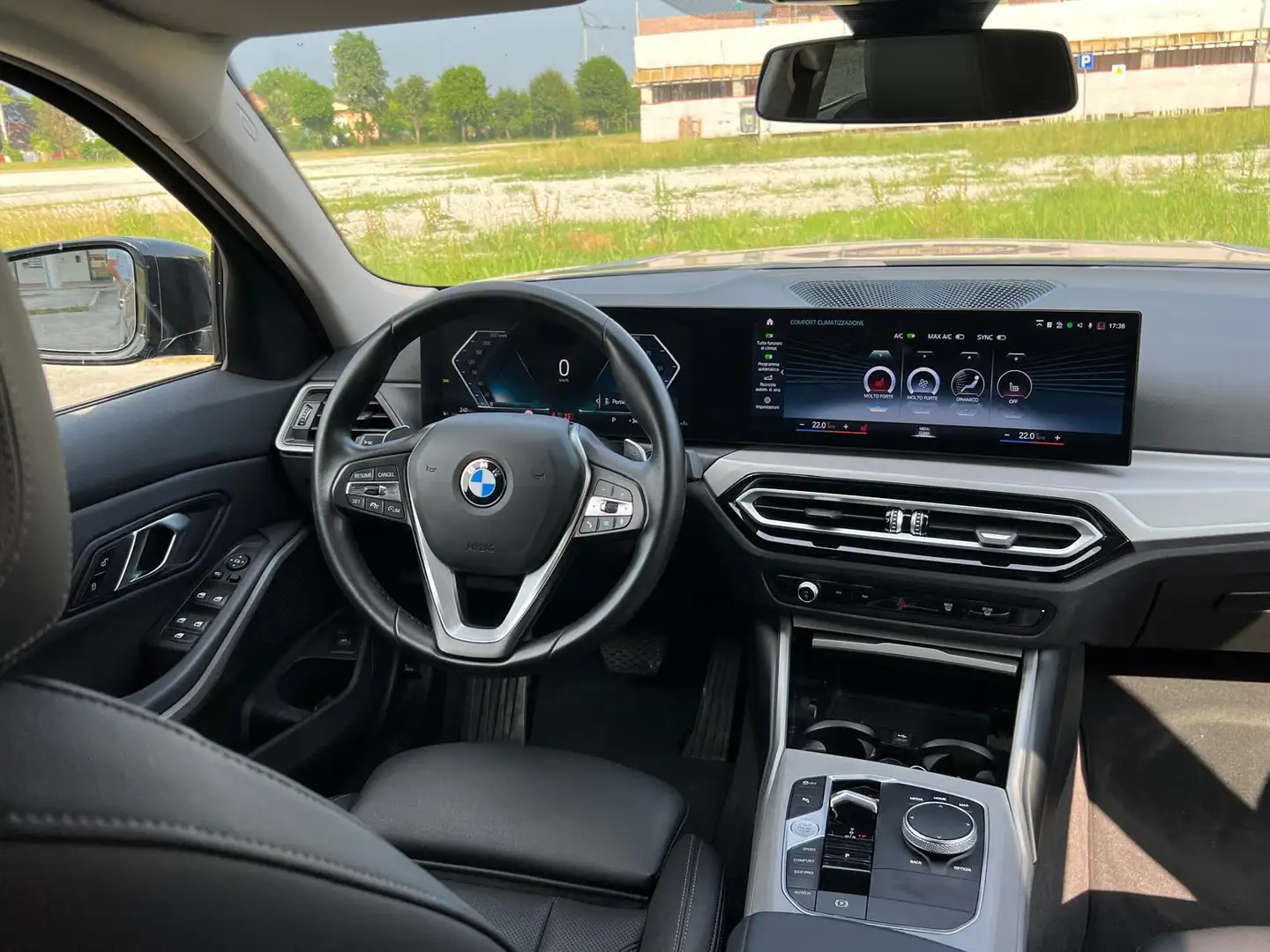 BMW 320 320d Touring mhev 48V xdrive Sport auto - 1