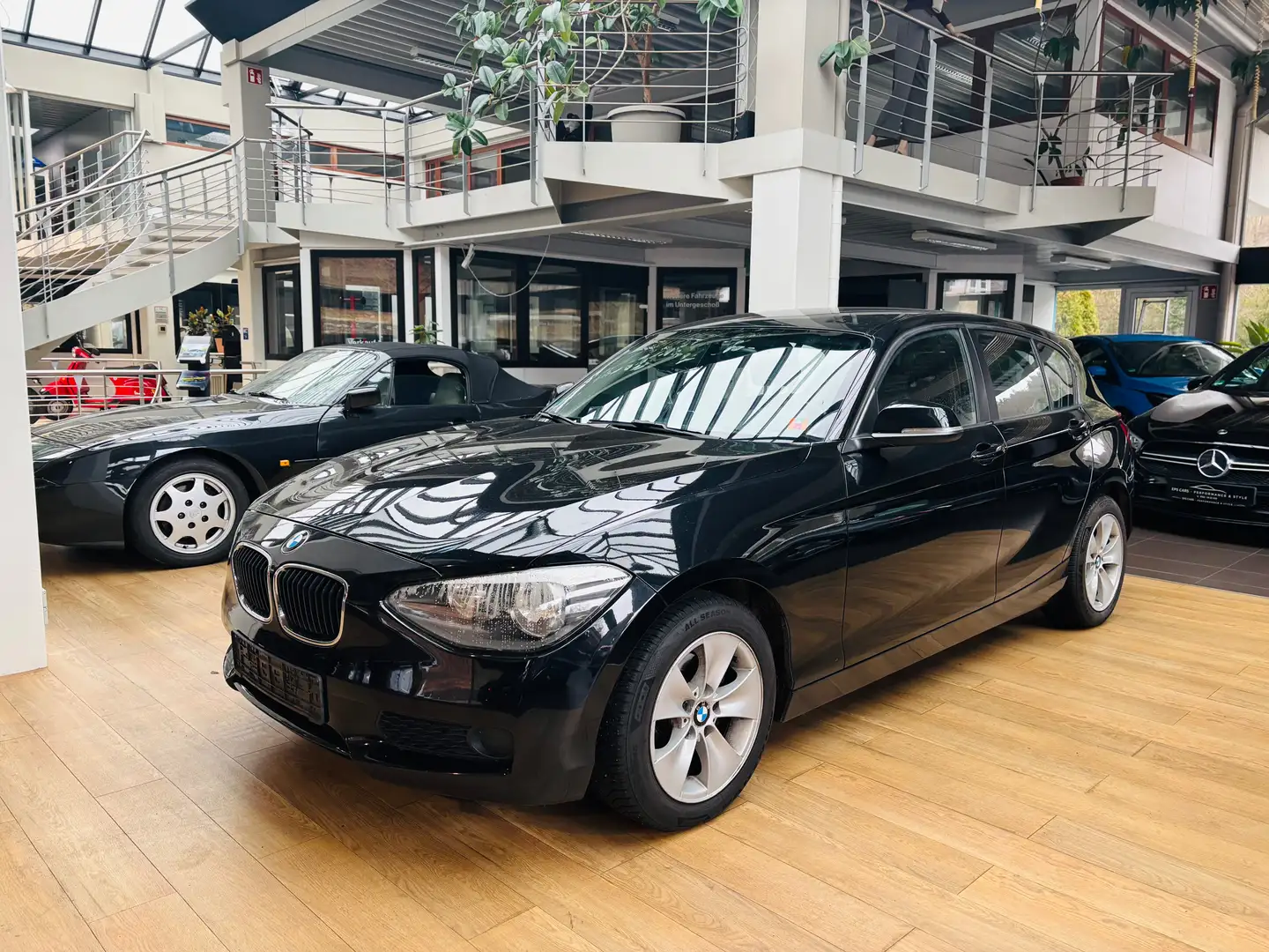 BMW 114 Sitzheizung | PDC | Klima | Lederlenkrad | HU Neu Noir - 2