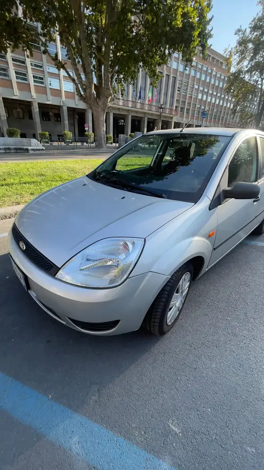 Ford Fiesta 5p 1.4 16v Zetec — photo 1 of 15