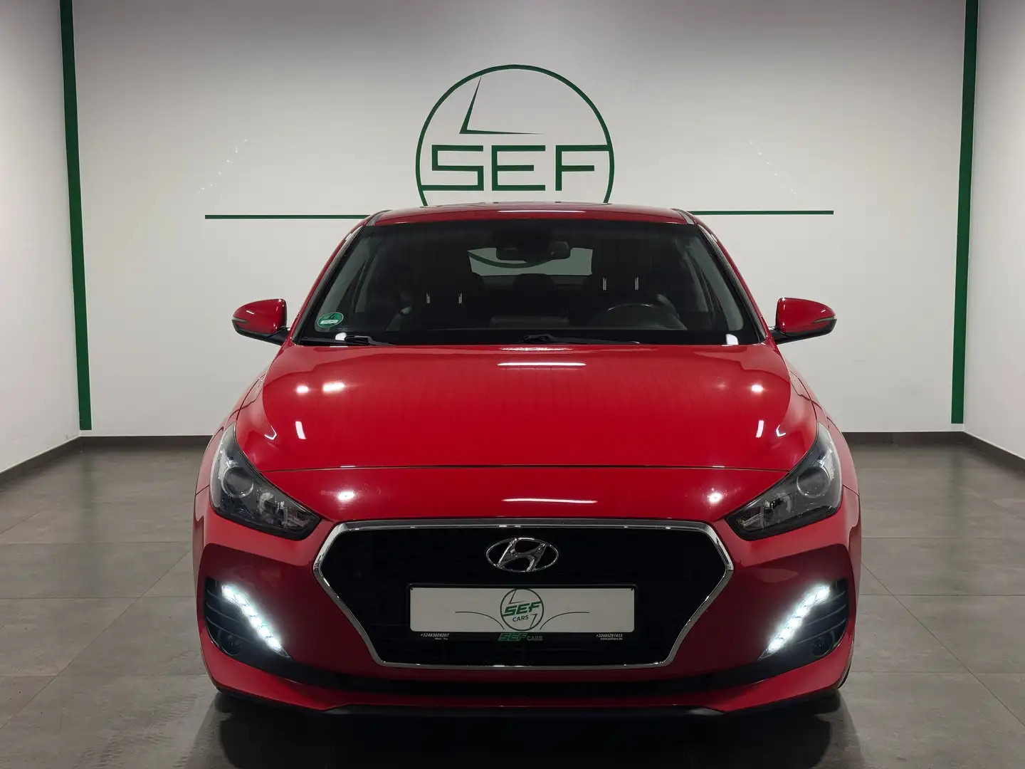 Hyundai i30 * Fastback * 1.6 CRDi * Feel * Garantie 12 mois * Rood - 2