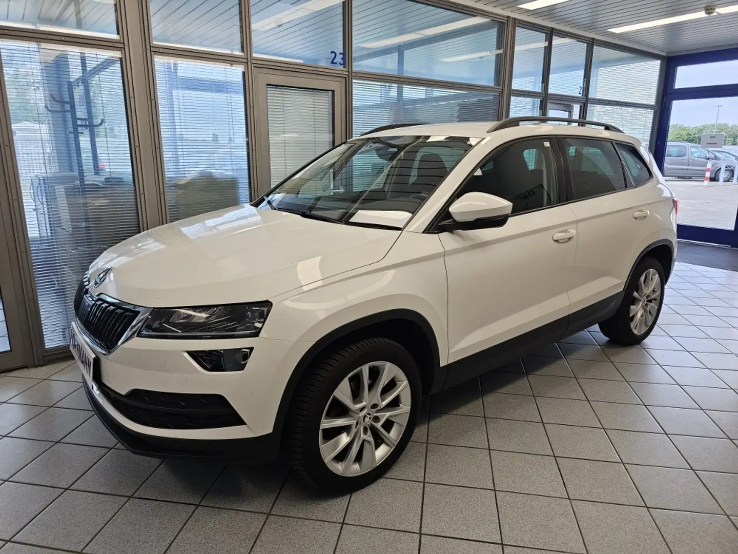 Skoda Karoq Style AHK,LED,Kamera,Sitz+Lenkradheizung White - 2