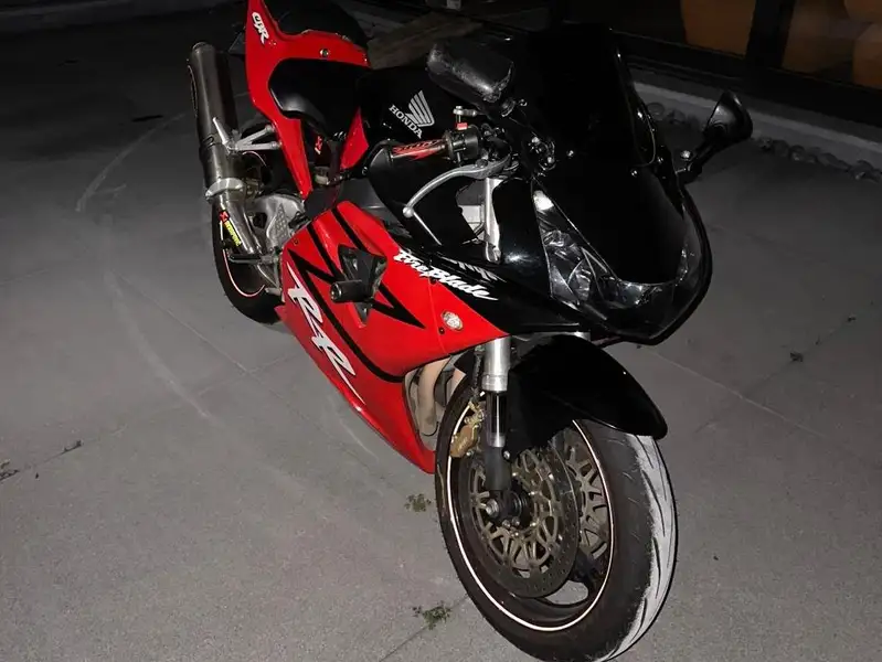 Honda CBR 900 - foto 3