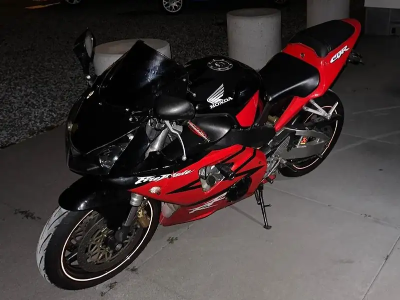 Honda CBR 900 - foto 2