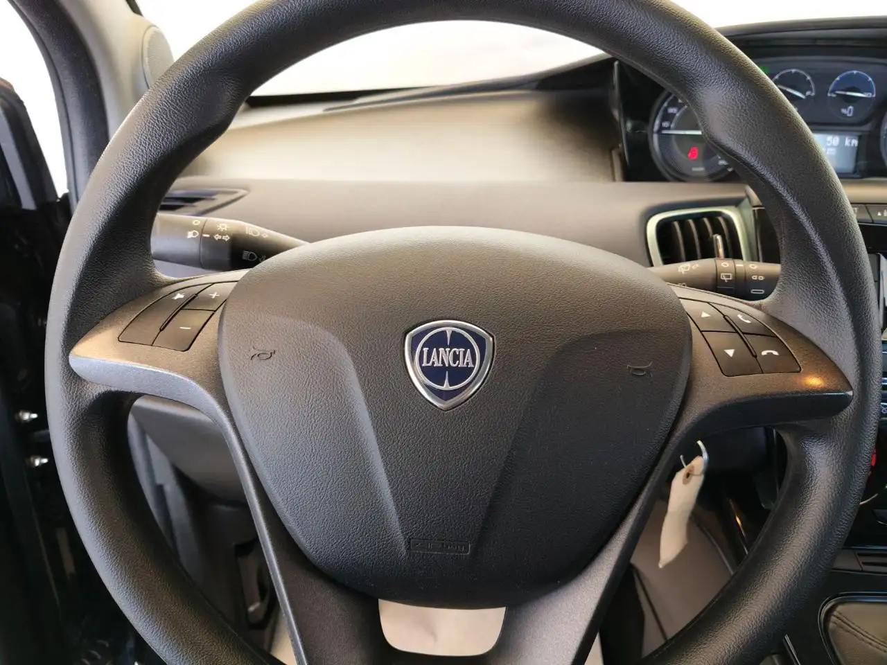 Lancia Ypsilon 2022 — фото 11
