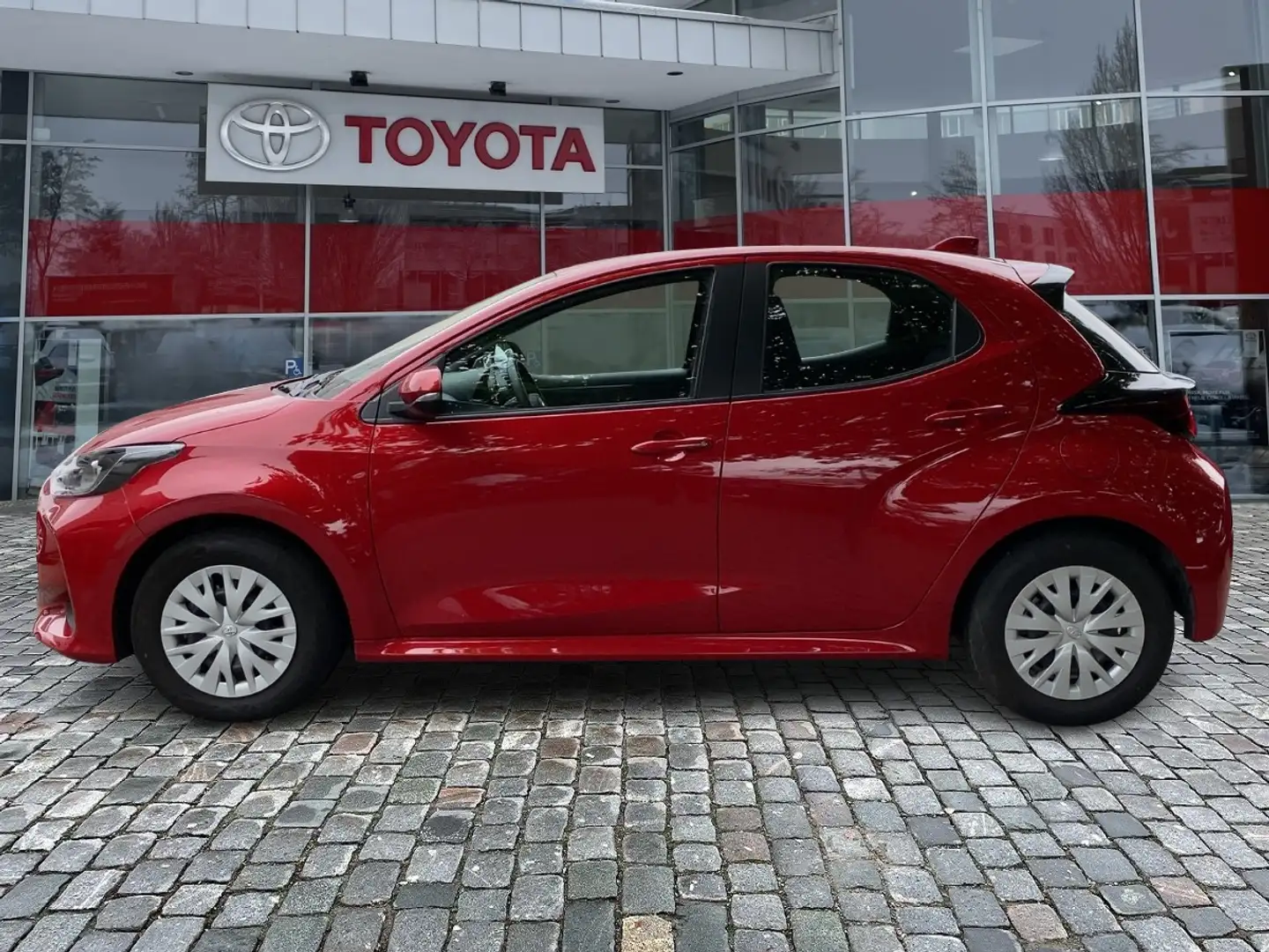 Toyota Yaris 1.5 Business Edition Rouge - 2