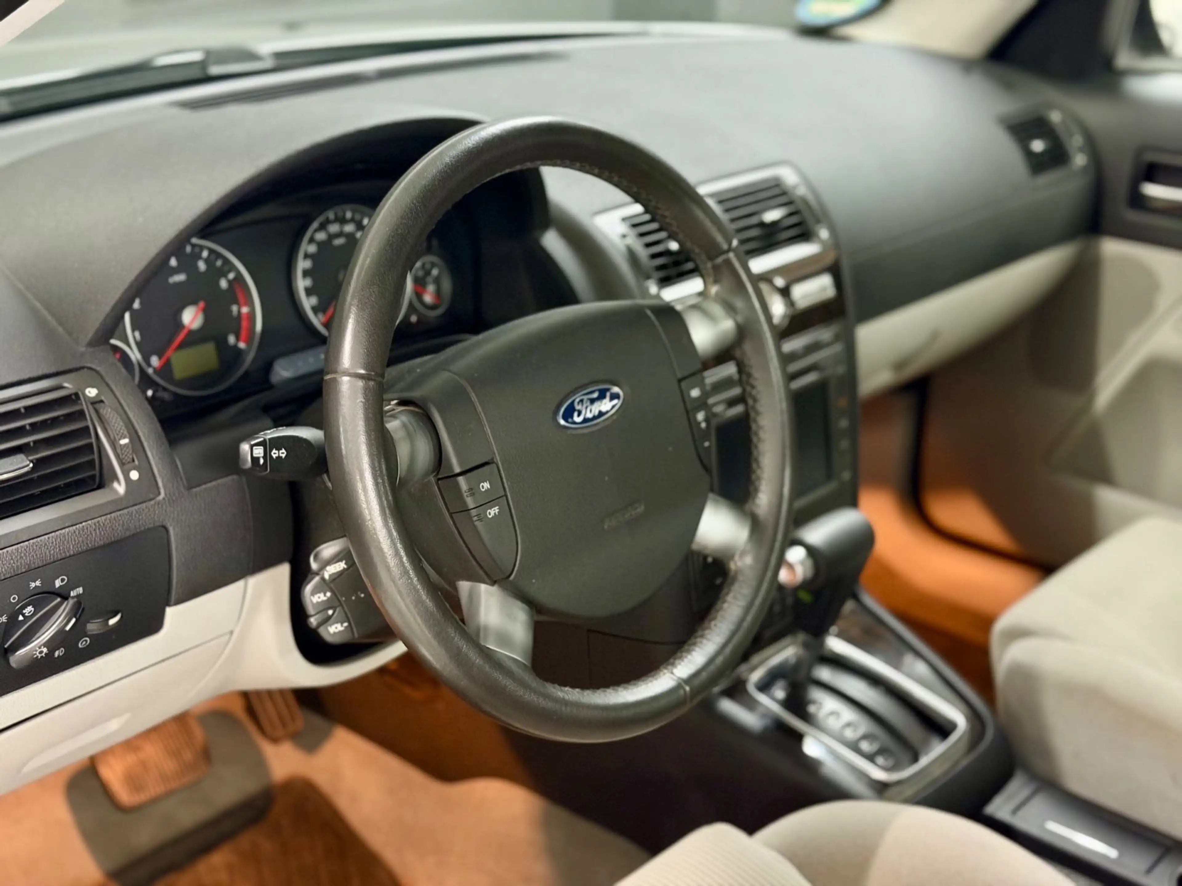 Ford Mondeo 2.0 Ghia*Autotik*NAVI Groß*Klimatronik* — photo 10