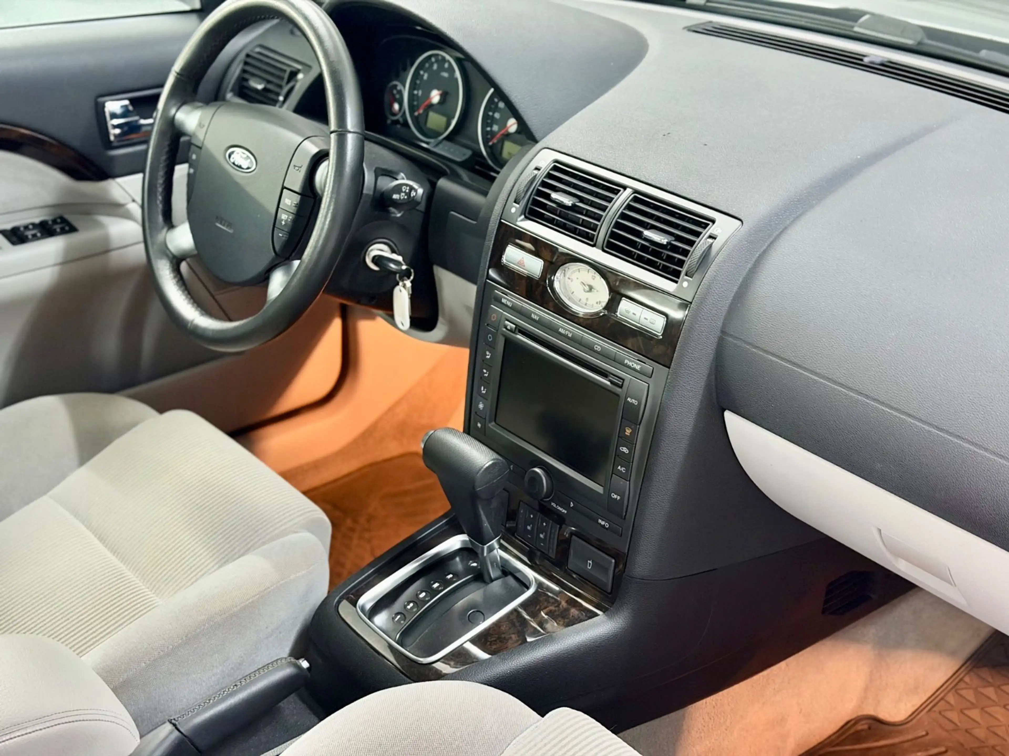 Ford Mondeo 2.0 Ghia*Autotik*NAVI Groß*Klimatronik* — photo 11