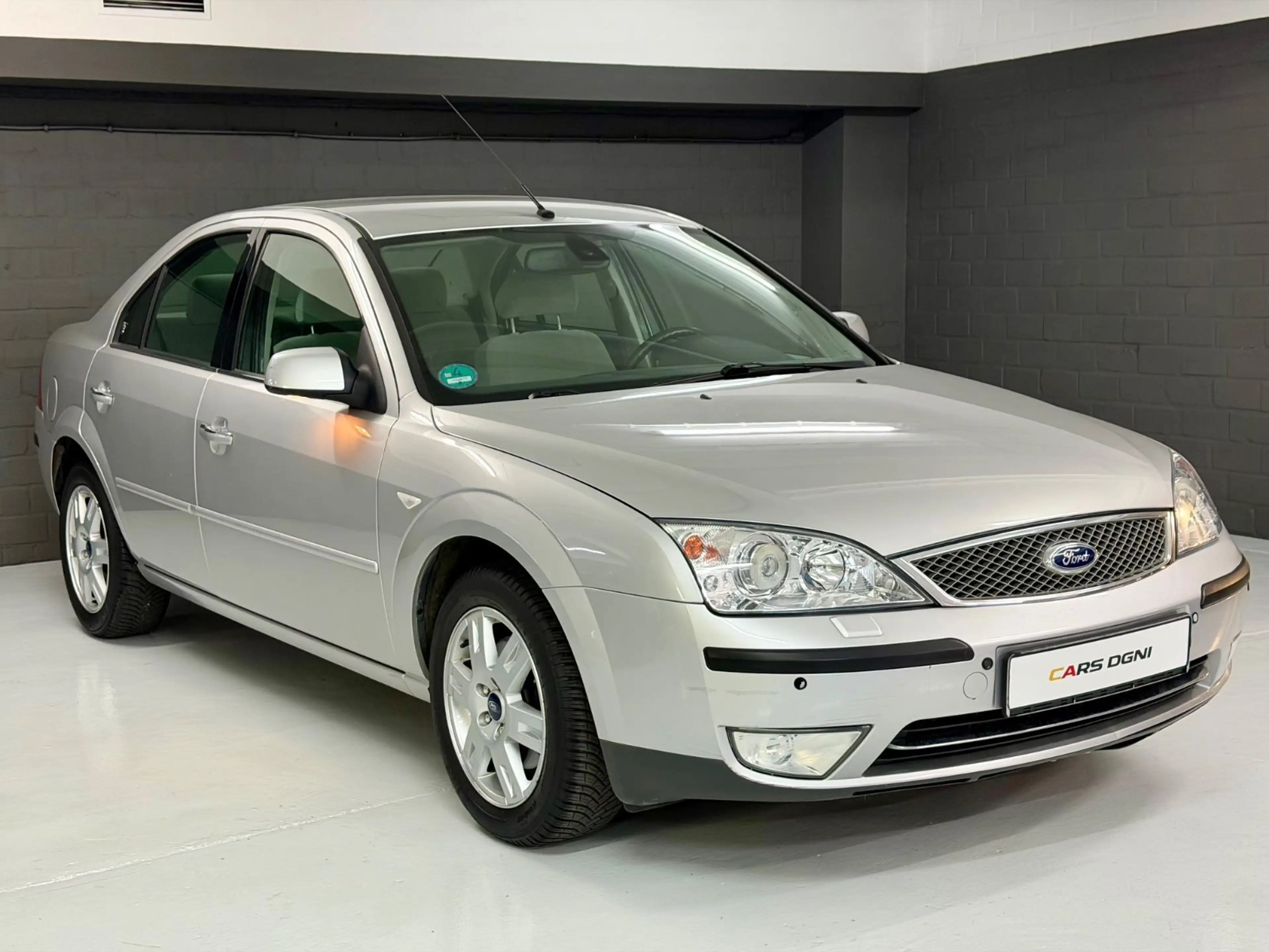 Ford Mondeo 2.0 Ghia*Autotik*NAVI Groß*Klimatronik* — photo 2