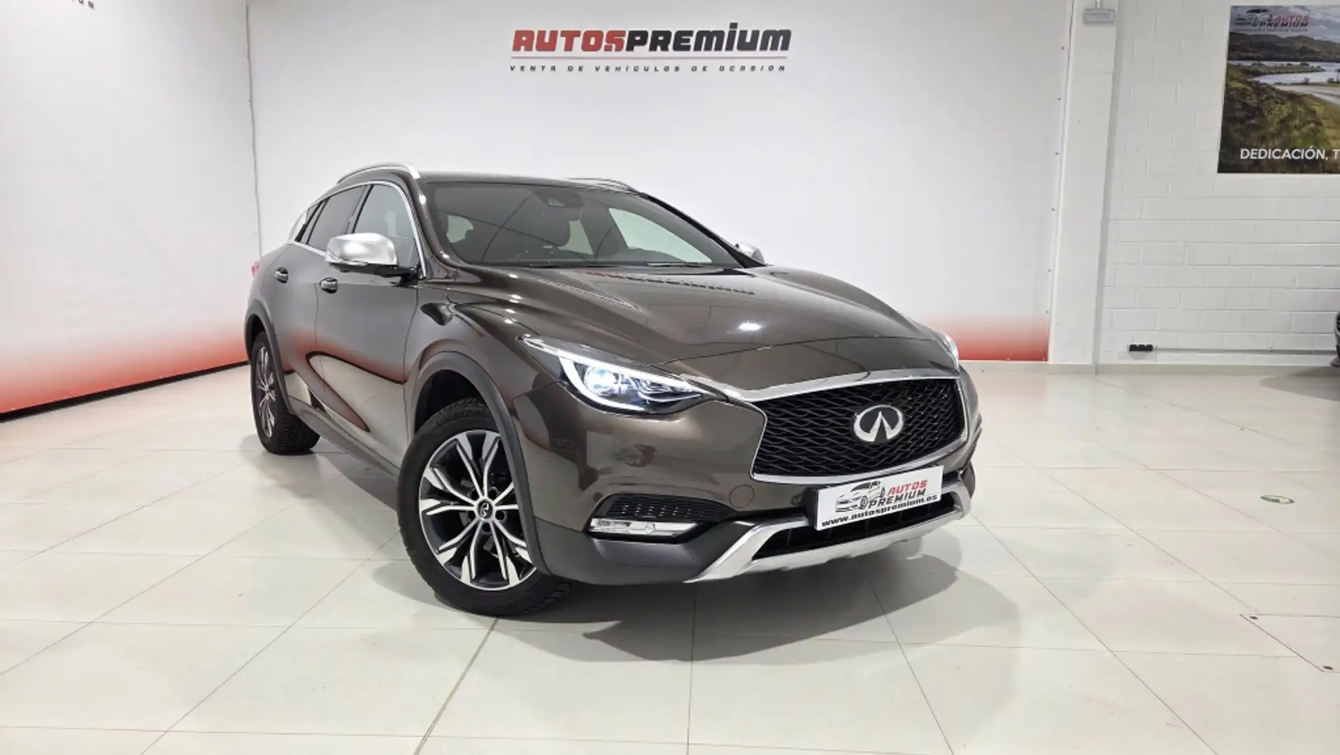 Infiniti QX30 2.2d Premium Tech AWD 7DCT Braun - 2