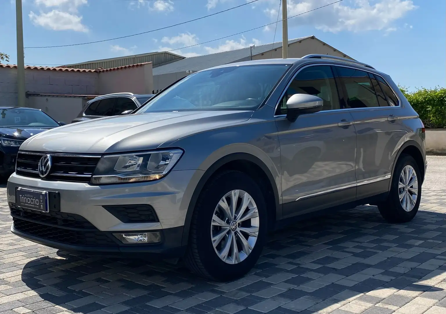 Volkswagen Tiguan Business 2.0 TDI 150CV DSG Argento - 1
