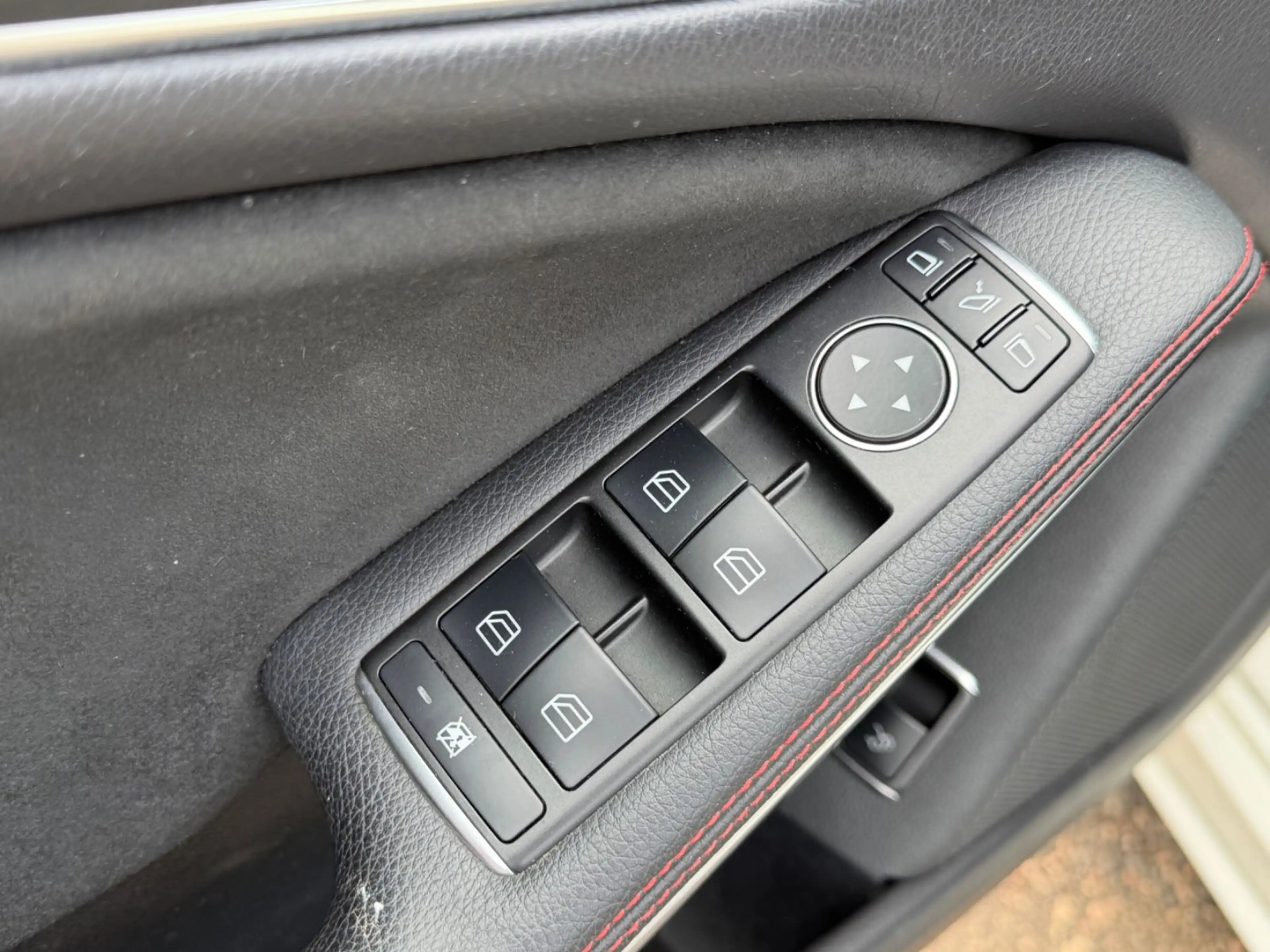 Mercedes-Benz CLA 200 CDI / d AMG LINE — photo 12