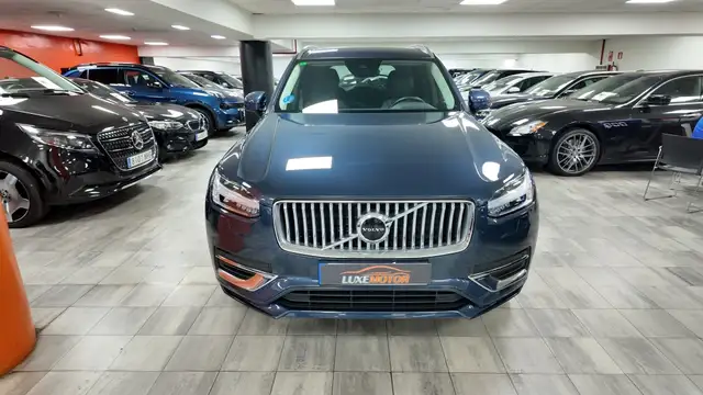 Volvo XC90 view 2