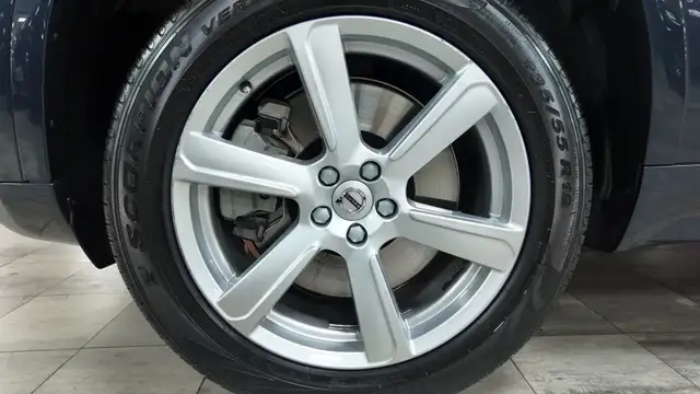 Volvo XC90 view 12