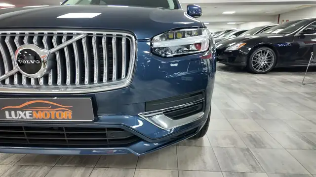 Volvo XC90 view 9