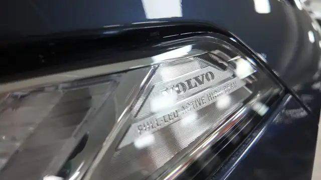 Volvo XC90 view 11