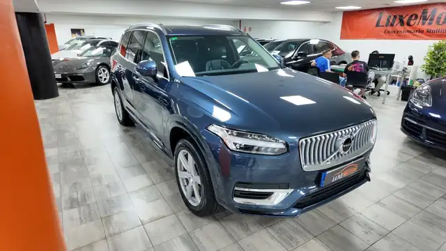Volvo XC90 view 8