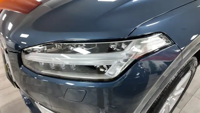 Volvo XC90 view 10