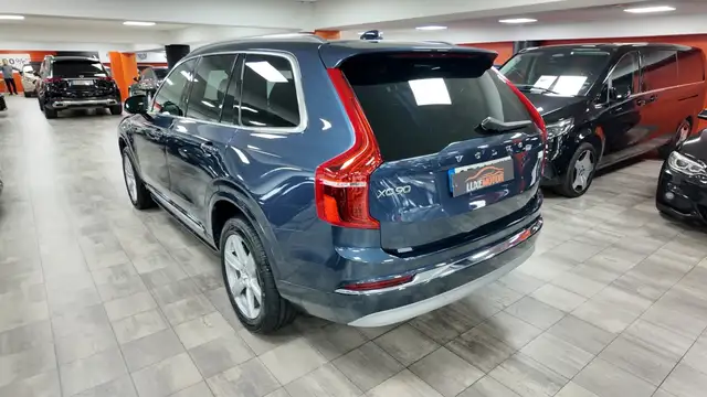 Volvo XC90 view 4