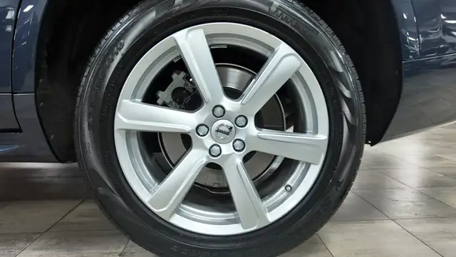 Volvo XC90 view 15
