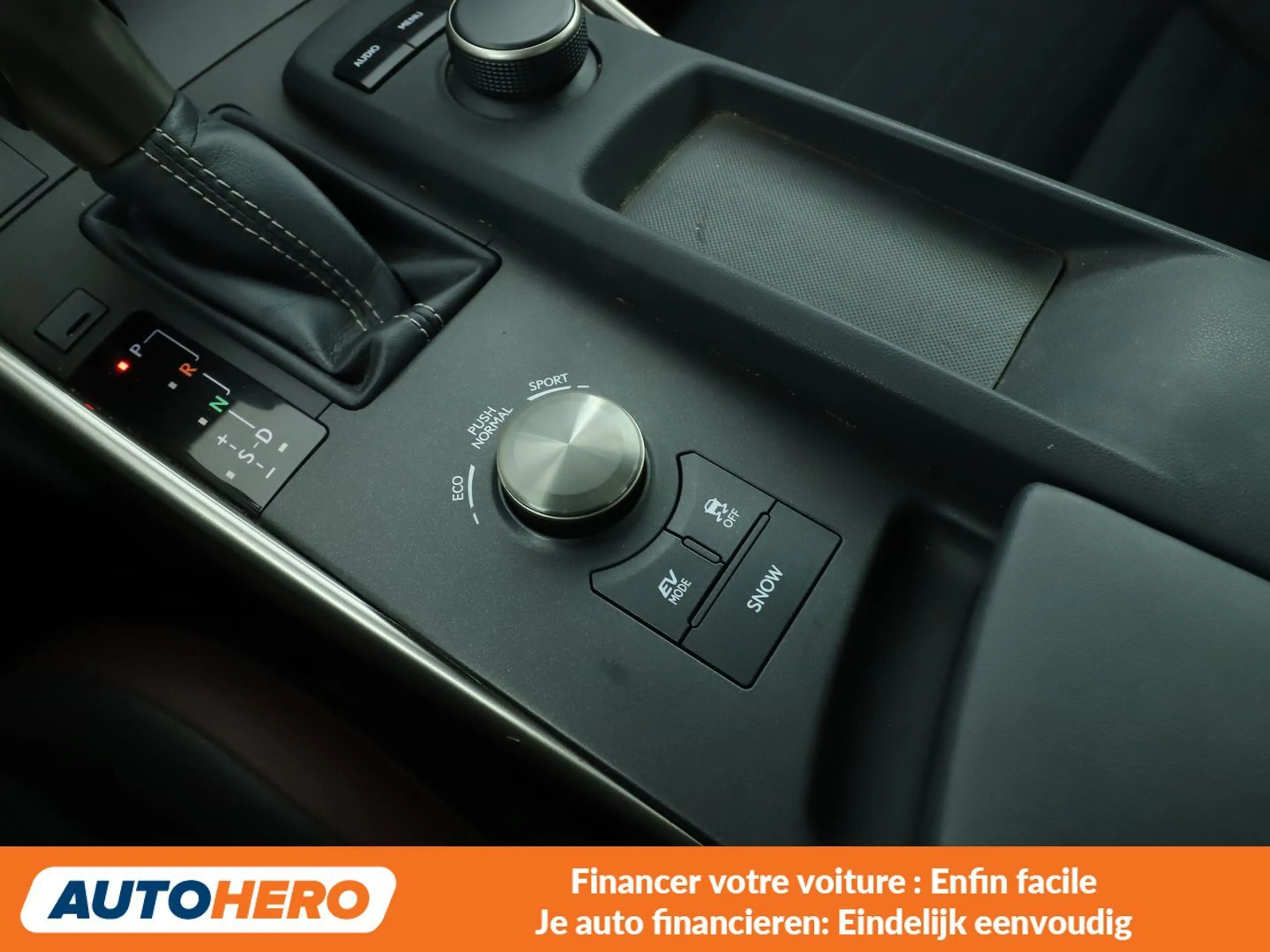 Lexus IS 300 IS 300h Executive — photo 12