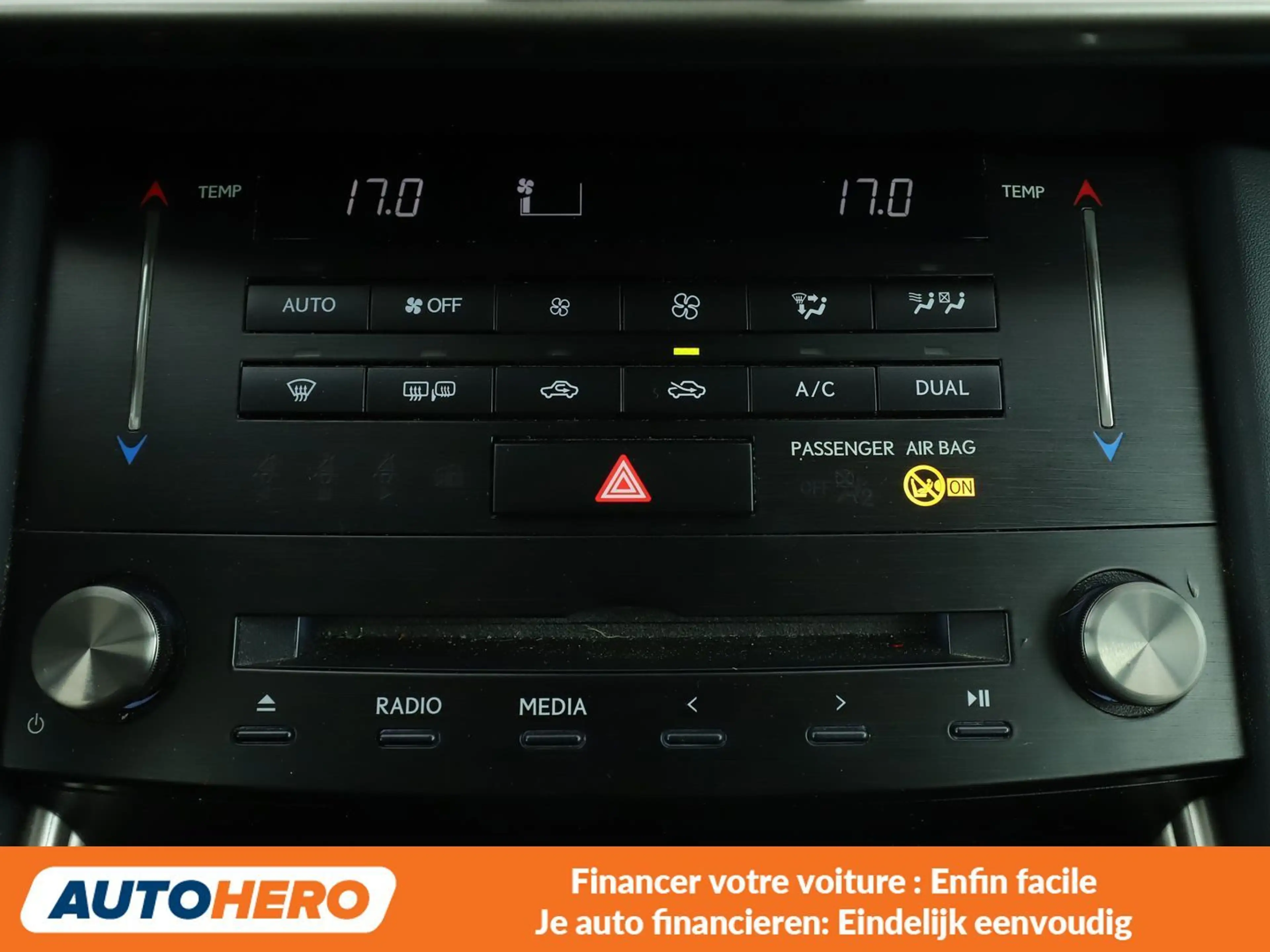 Lexus IS 300 IS 300h Executive — photo 10