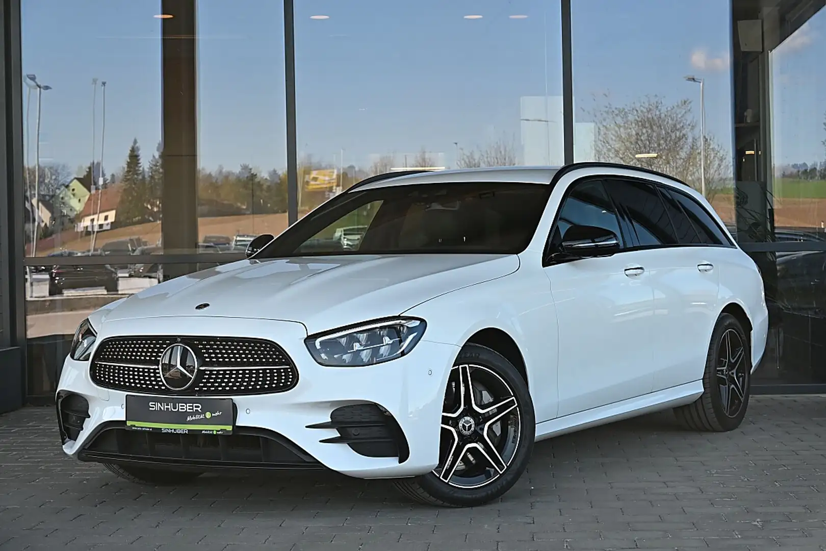 Mercedes-Benz E 300 de PHEV T 4Matic Aut. AMG ACC, LED, HeadUp, 360... Weiß - 1