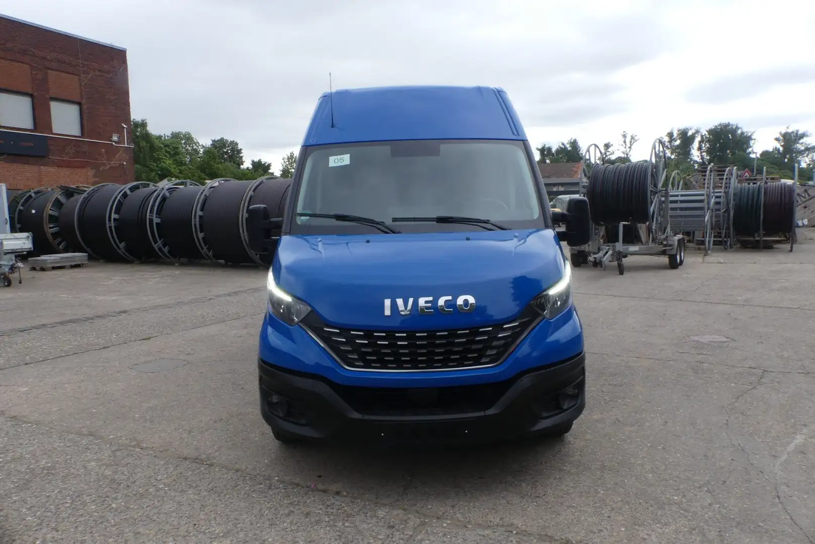 Iveco Daliy 2.3 L3H2 Hi-Matic*Temp*Klima*LED*Nav*L-Fed Синій - 2