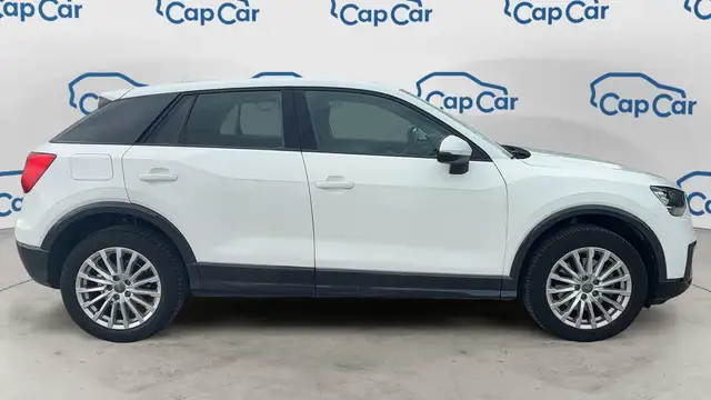Audi Q2 view 4