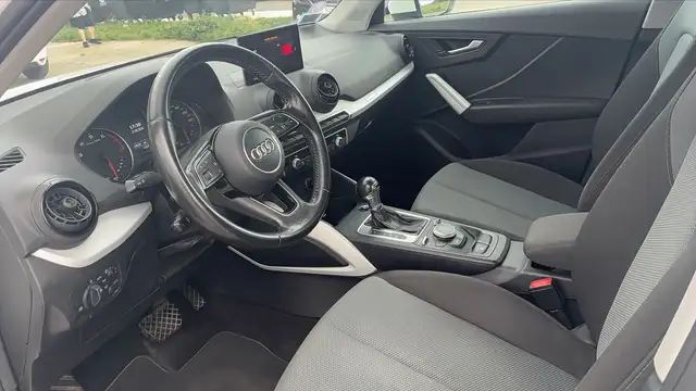 Audi Q2 view 8