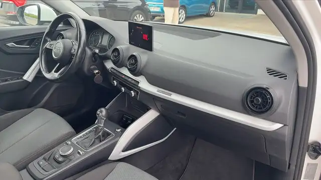 Audi Q2 view 10