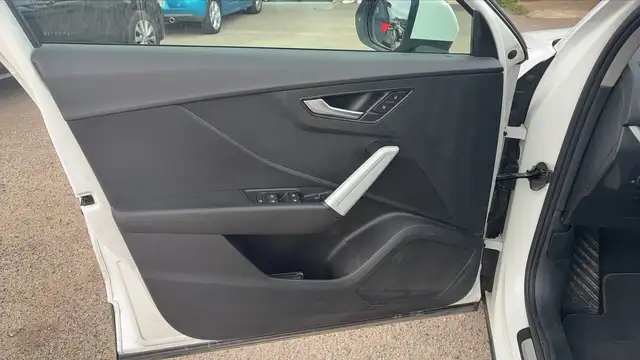 Audi Q2 view 7