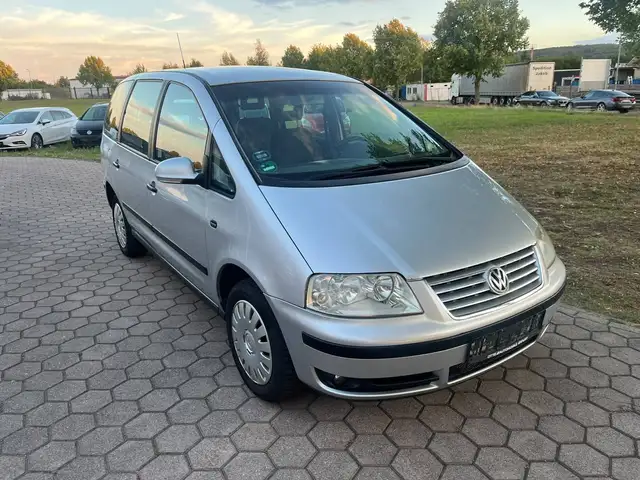 Volkswagen Sharan view 3