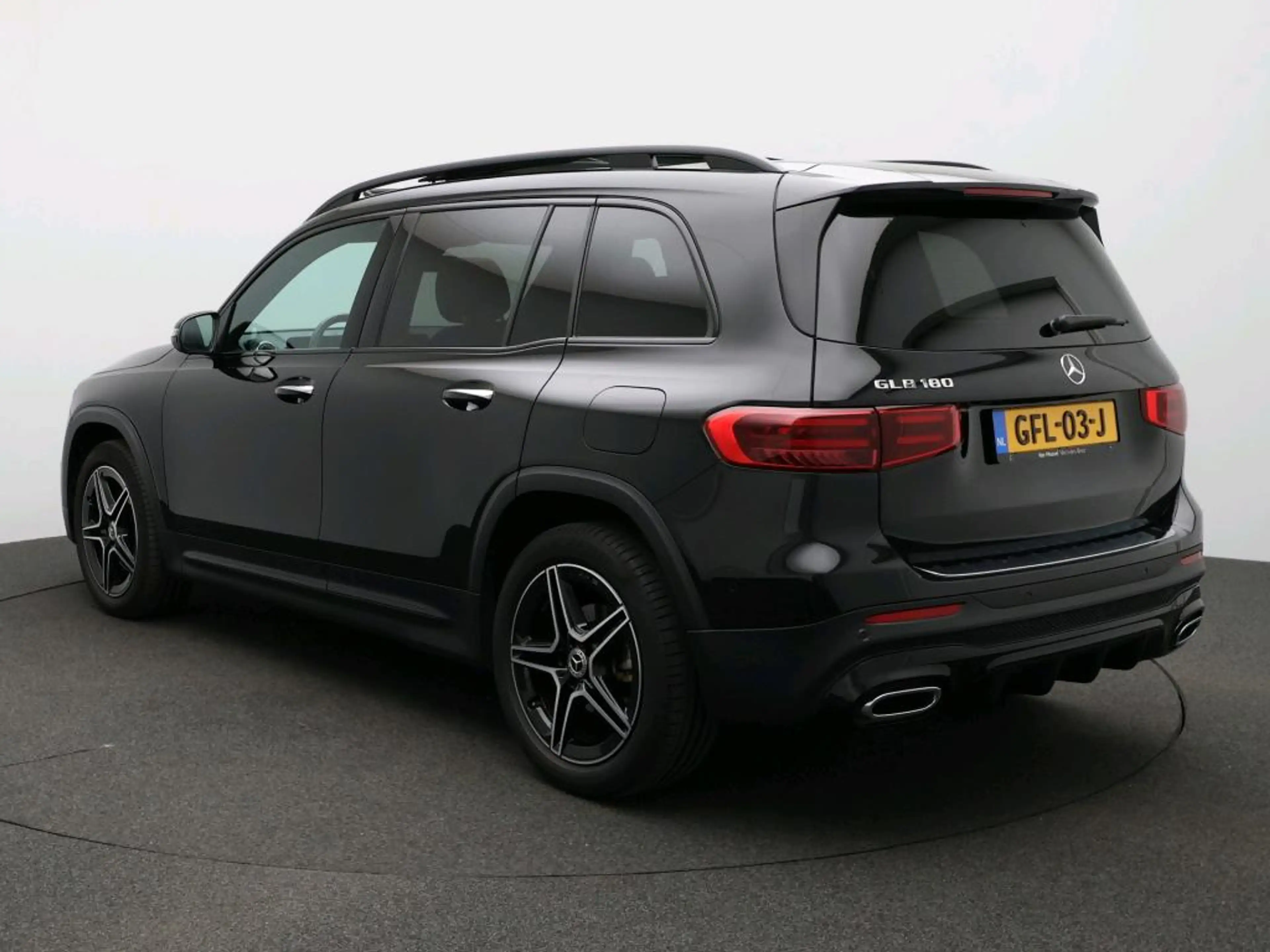 Mercedes-Benz GLB 180 AMG Line AMG Line | Night Pakket | Panorama Schuif — photo 4