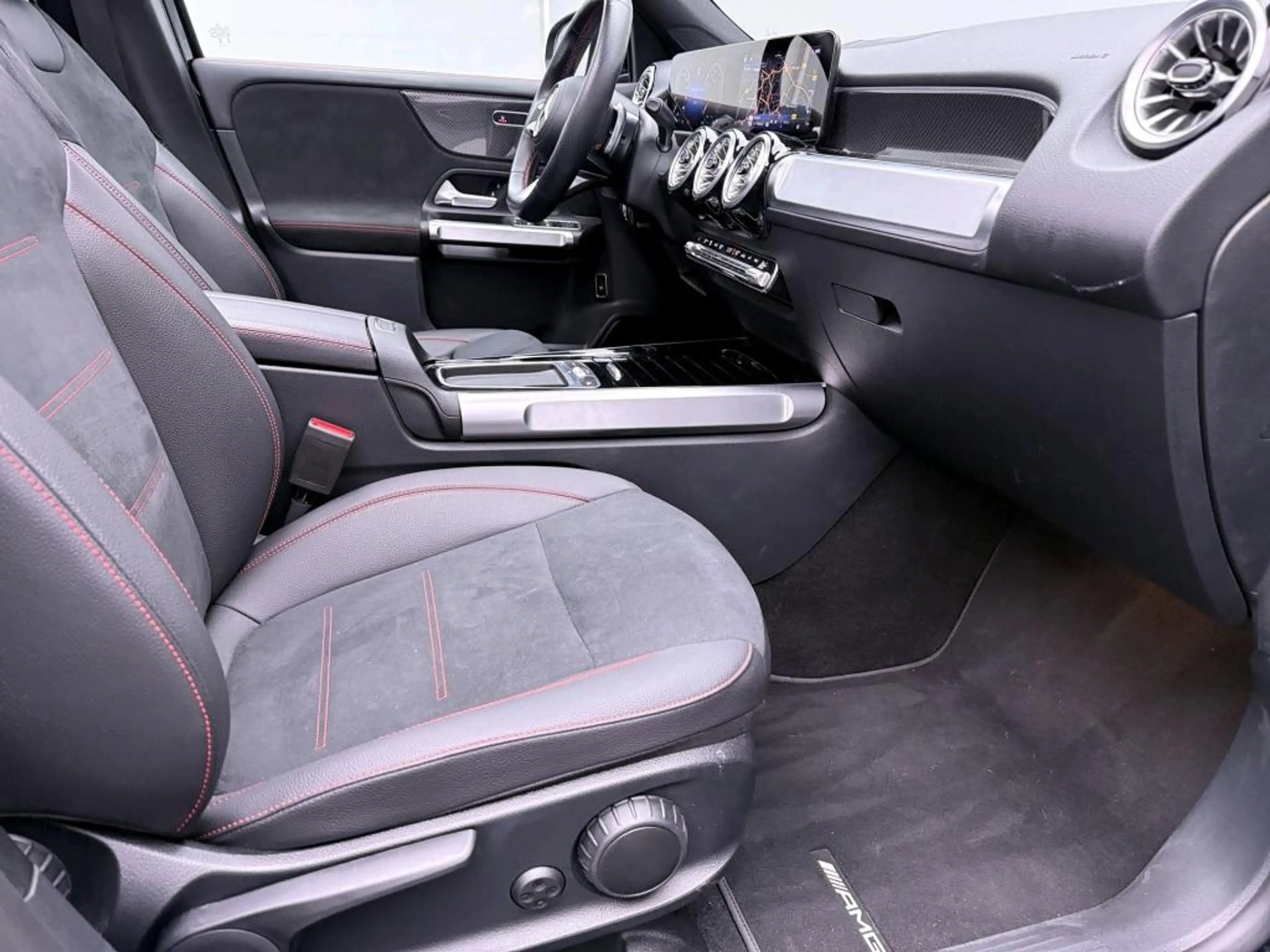 Mercedes-Benz GLB 180 AMG Line AMG Line | Night Pakket | Panorama Schuif — photo 5