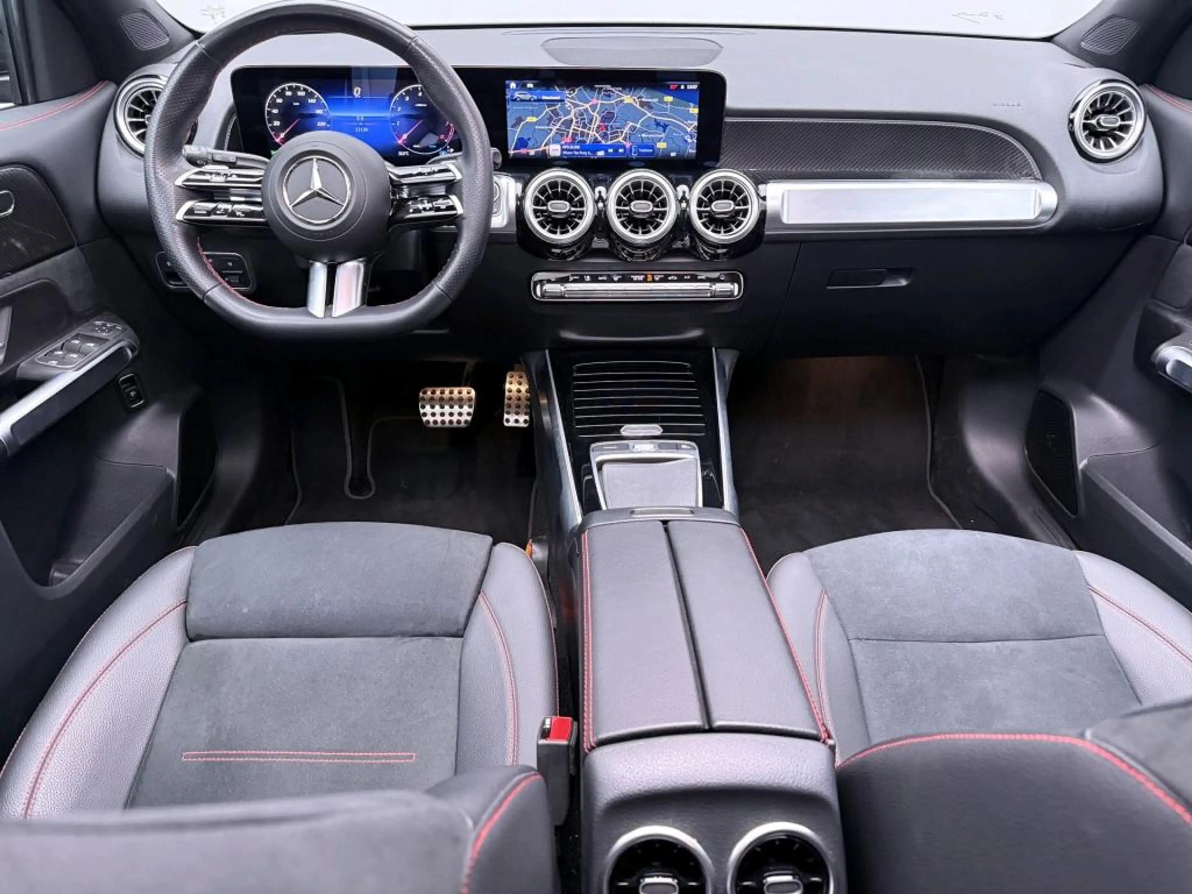 Mercedes-Benz GLB 180 AMG Line AMG Line | Night Pakket | Panorama Schuif — photo 6
