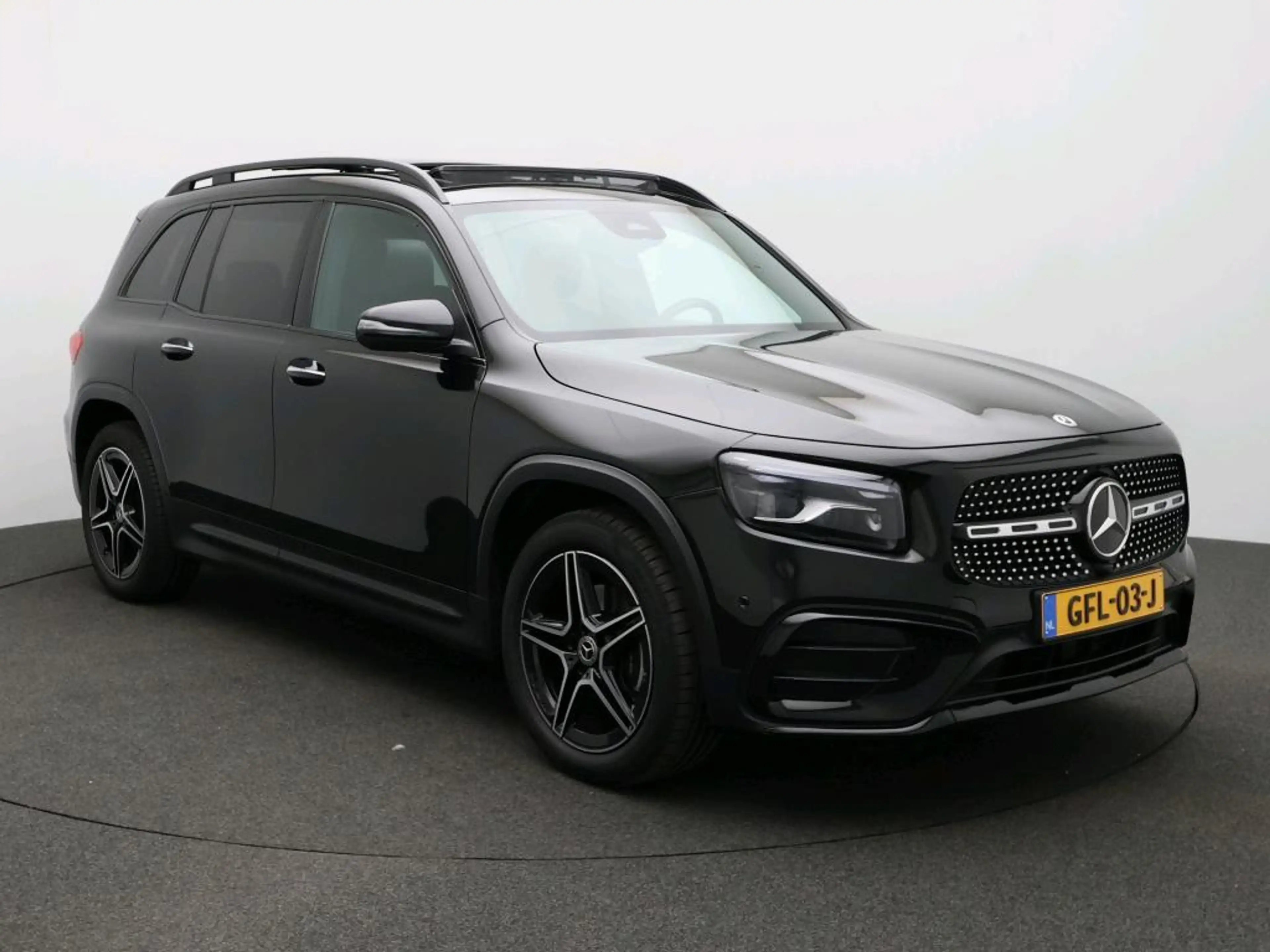 Mercedes-Benz GLB 180 AMG Line AMG Line | Night Pakket | Panorama Schuif — photo 3