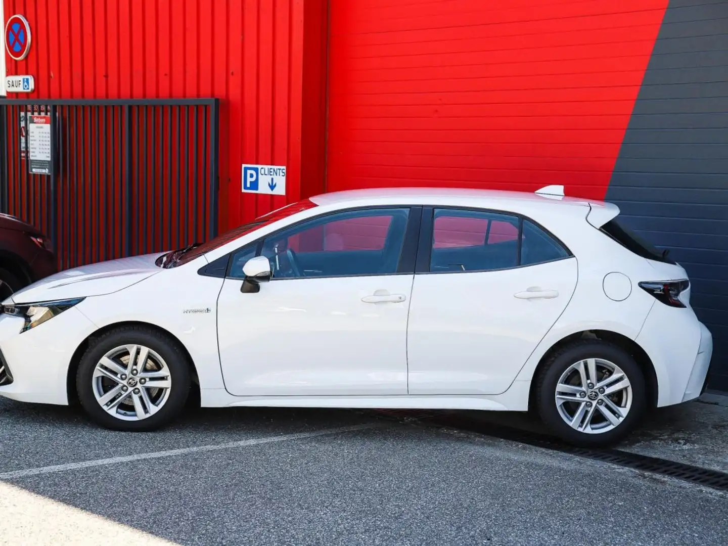 Toyota Corolla Hybride 184h CVT Dynamic Business GPS CAMERA Blanc - 2