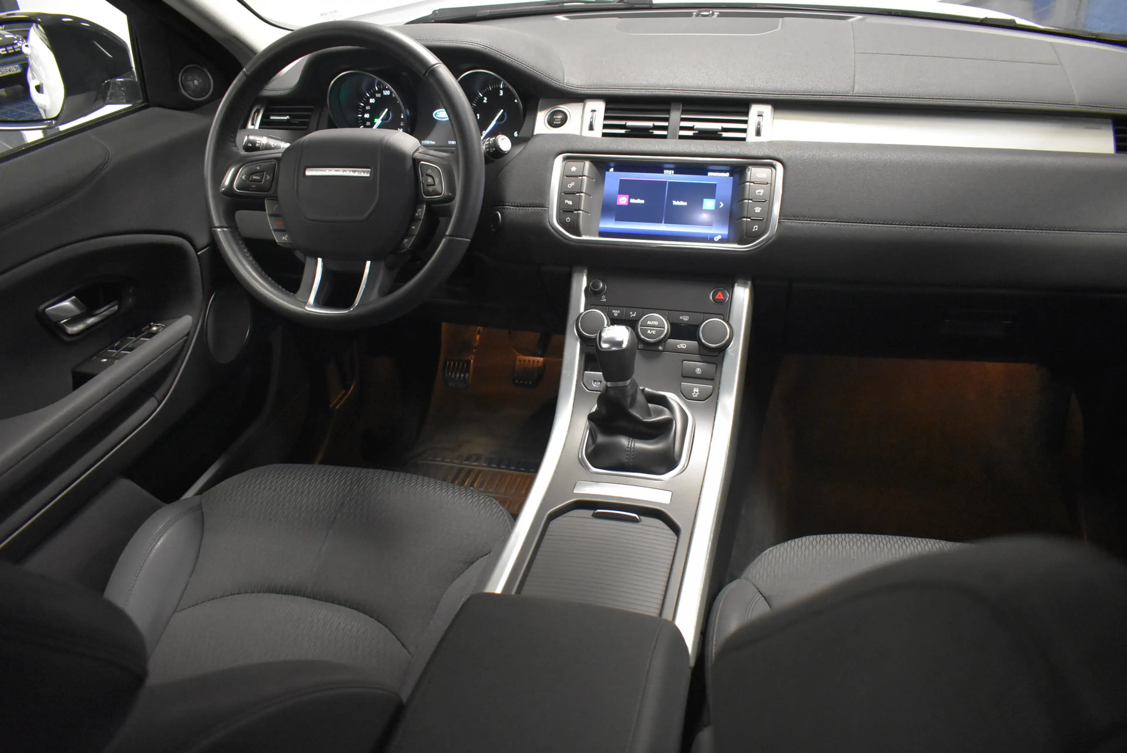 Land Rover Range Rover Evoque 2,0 D 2WD Pure Temp PDC 1Hand — photo 5