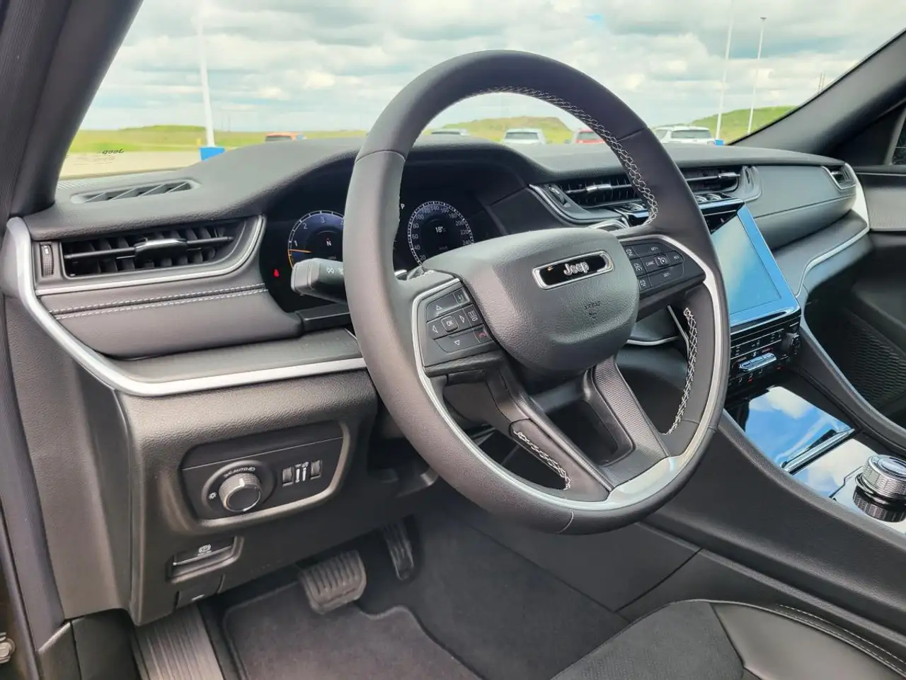 Jeep Grand Cherokee снимка Jeep Grand Cherokee