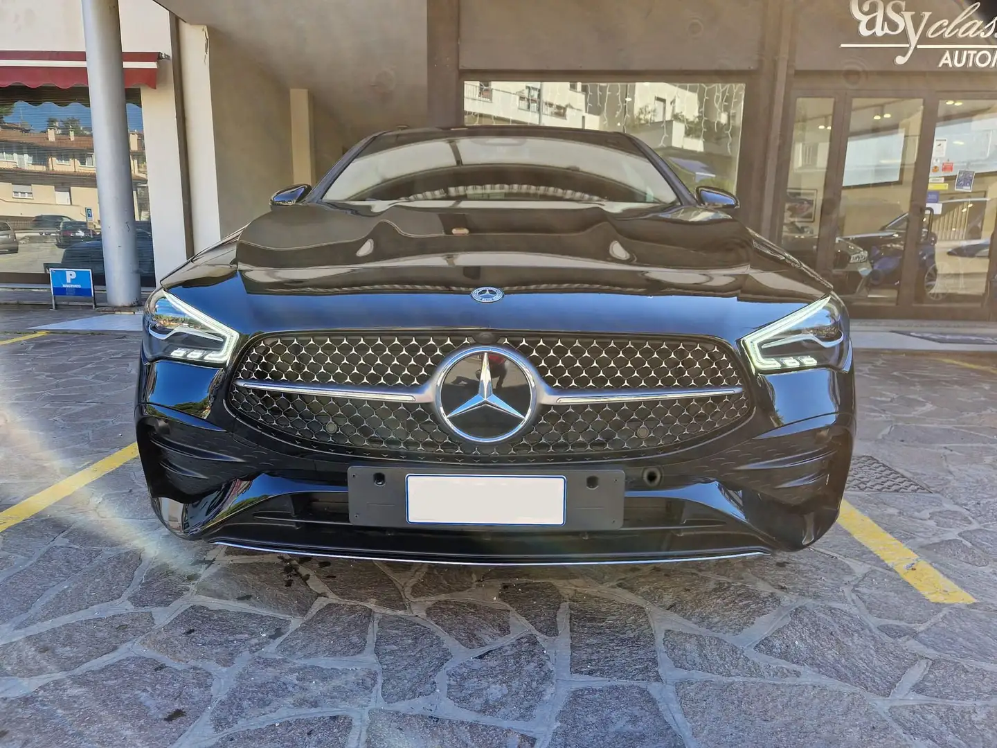Mercedes-Benz CLA 200 CLA 200 d Automatic Shooting Brake AMG Line Advan Schwarz - 2