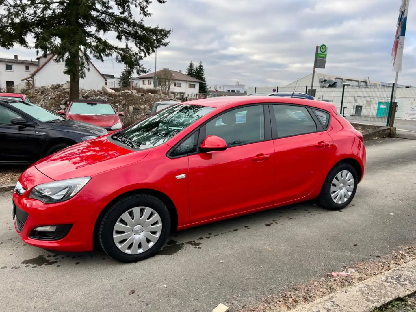 Opel Astra J Lim. 5-trg. Selection*GEPFLEGT Rood - 2