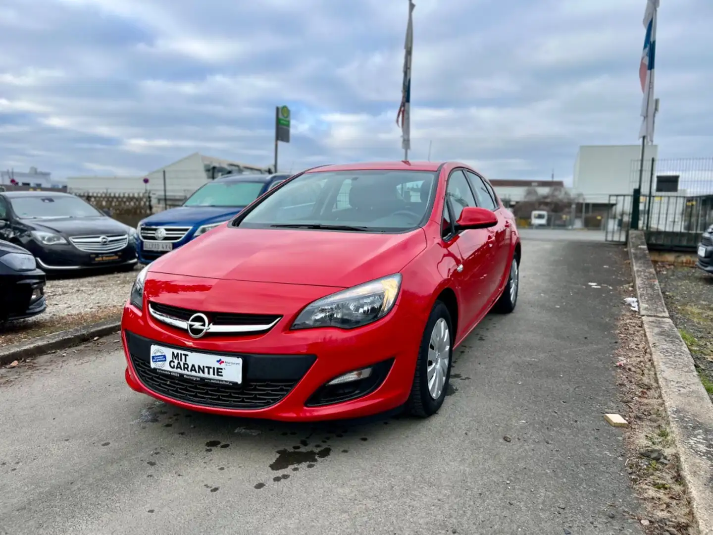 Opel Astra J Lim. 5-trg. Selection*GEPFLEGT Rood - 1