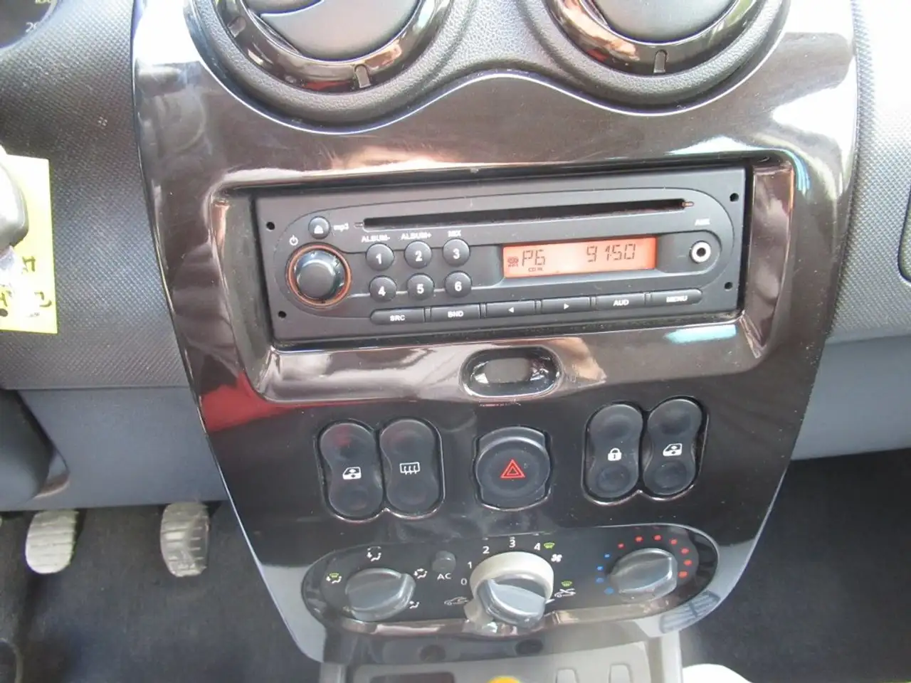 Dacia Duster — photo 14
