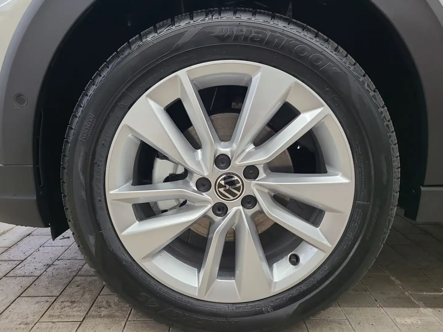 Volkswagen Taigo 1.0 TSI DSG Goal NAVI+SHZ+KAMERA+PDC+LED+CONNECT Gris - 2