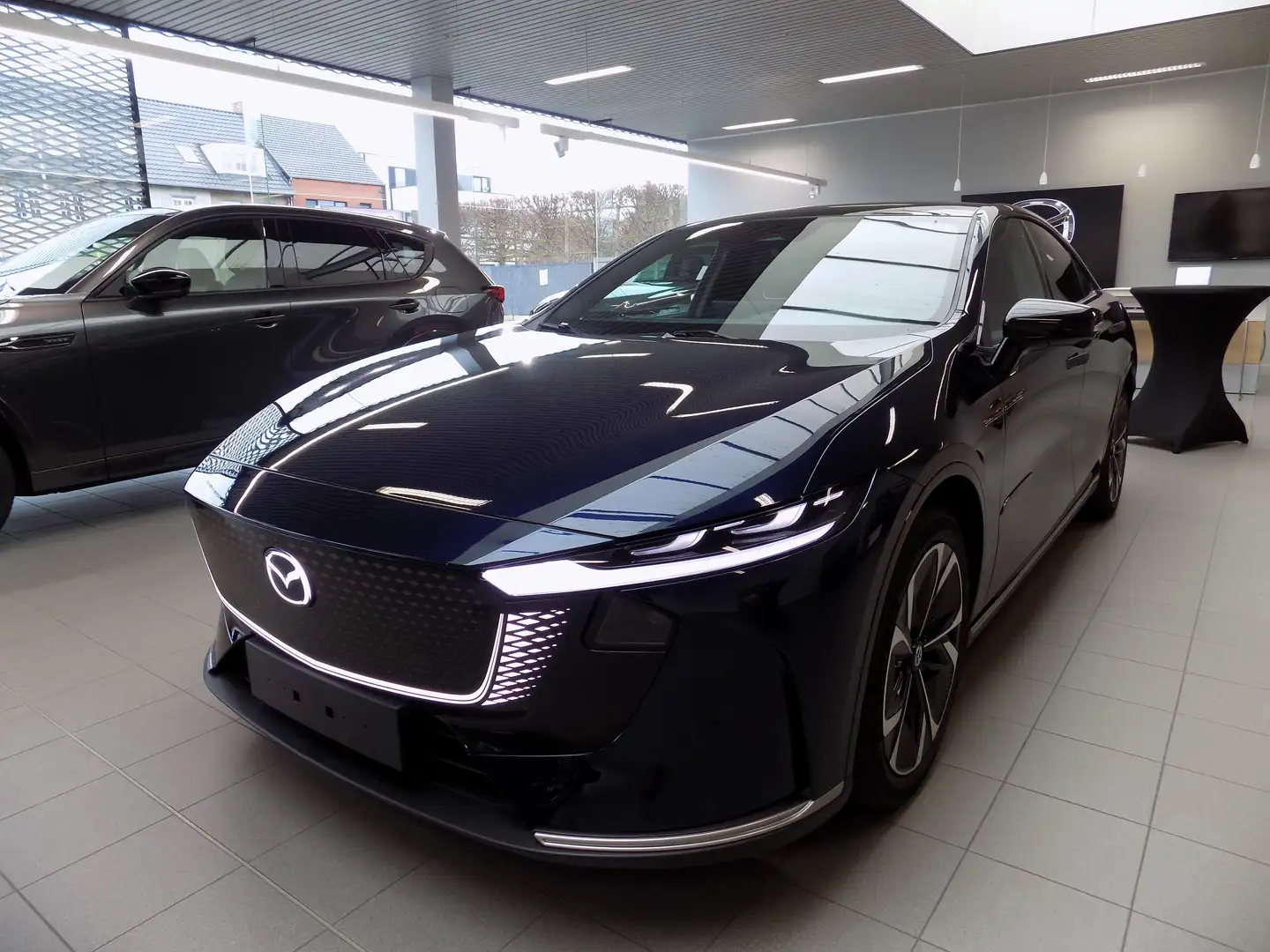 Mazda 6e 6e EV Takumi 68.8 kWh Blau - 1