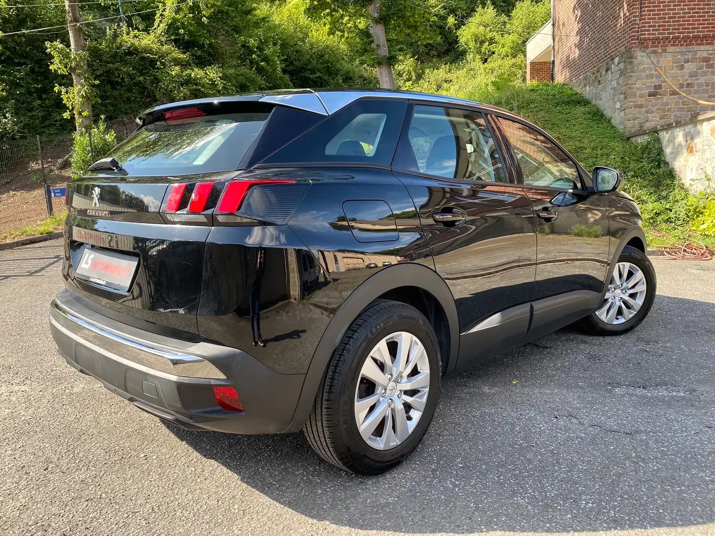 Peugeot 3008 1.6 BlueHDi*NAVI*Euro6b Zwart - 2